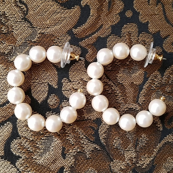 Monet Jewelry - 🌺!!HOST PICK!!🌺 FAUX PEARL HOOP EARRINGS